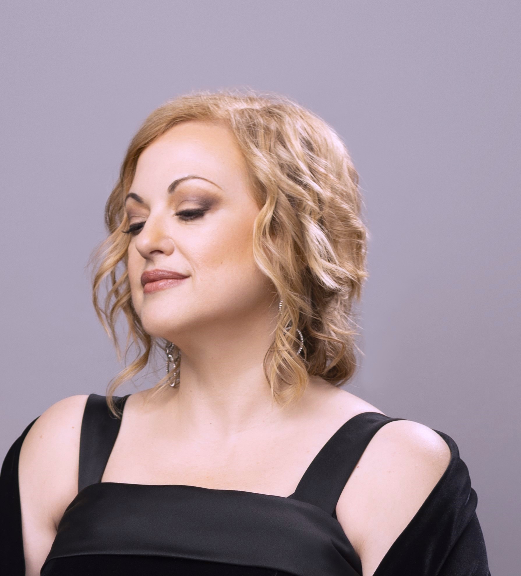 Nika Leoni, Soprano